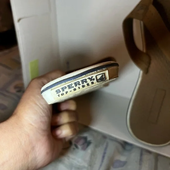 Size 7 Sperry Flip Flop - Picture 2 of 3